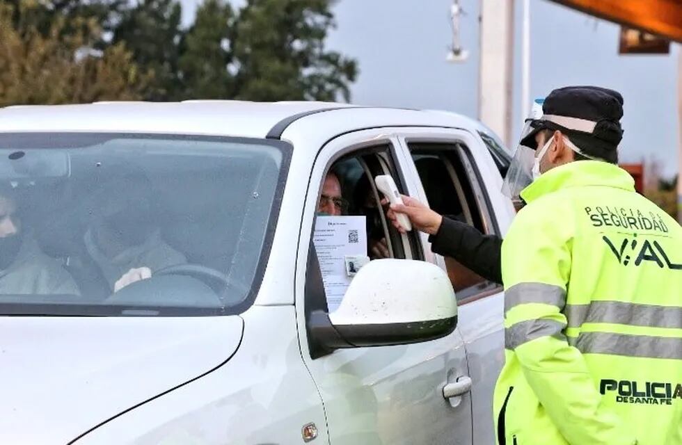 La Agencia de Seguridad Vial reforzó los controles sobre el peaje de la Autopista Rosario-Buenos Aires a la altura de General Lagos por la pandemia. (@redsegvial)