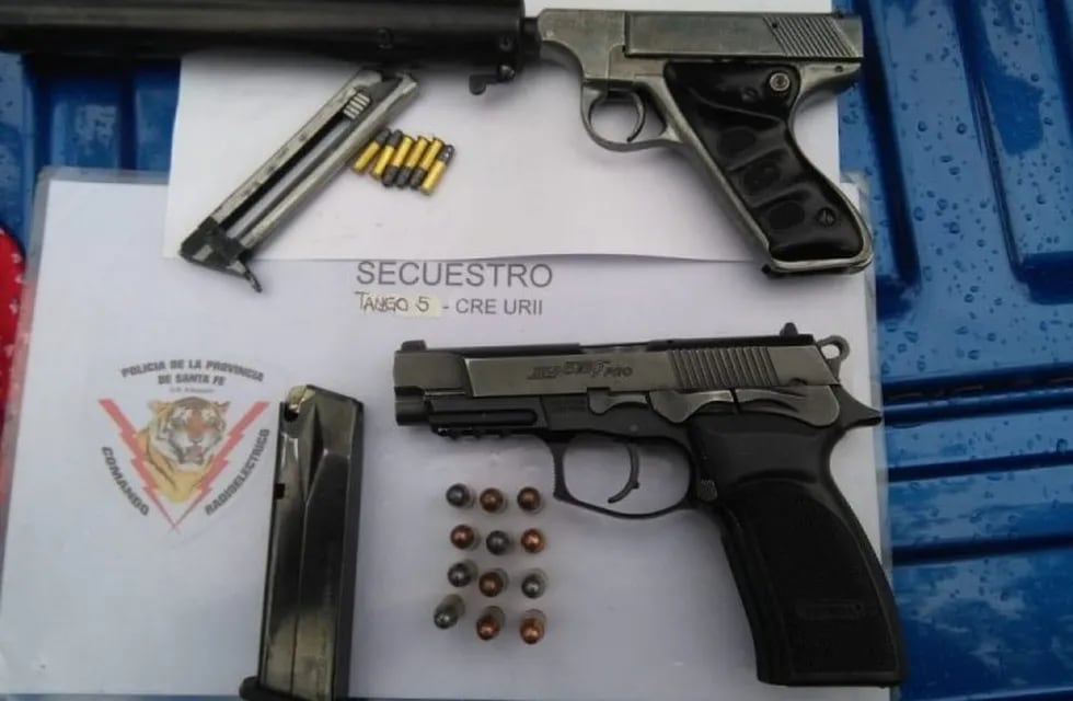 Detenida por posar con armas de fuego que vendía por redes sociales (@leodelga2)