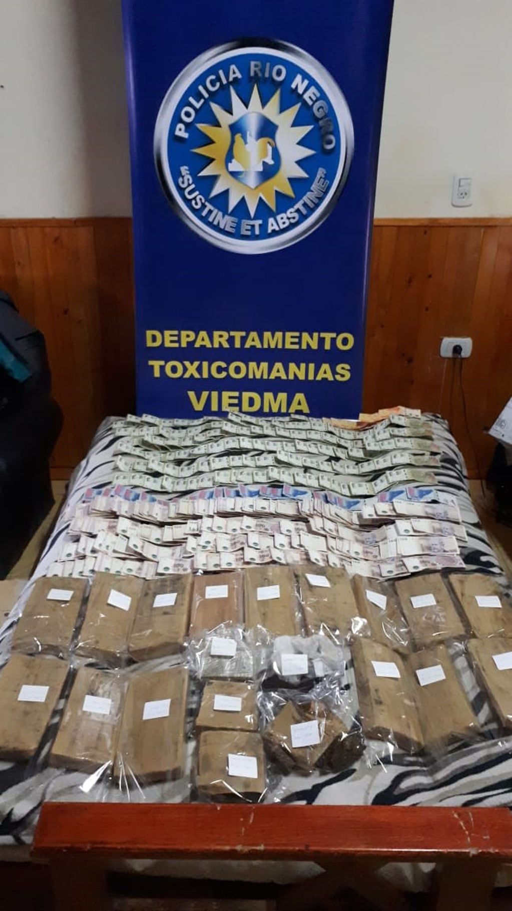 Secuestraron 17 kilos de droga y 123 mil pesos en efectivo.