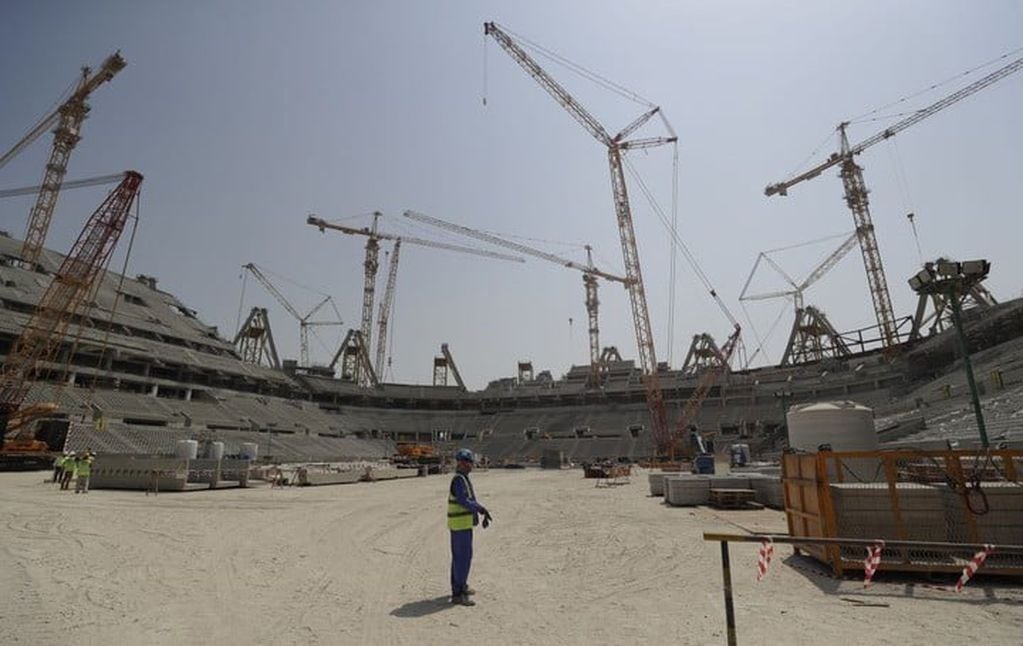 Qatar necesitó de gran cantidad de mano de obra extranjera para preparar el Mundial.