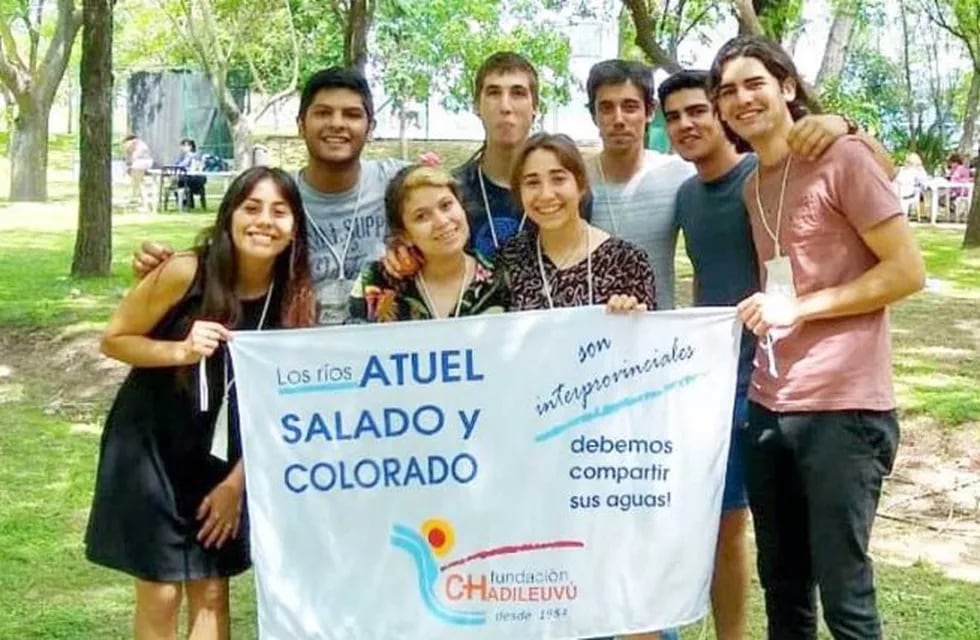 Estudiantes universitarios pampeanos en la Conferencia por el Cambio Climático (Plan B Noticias)