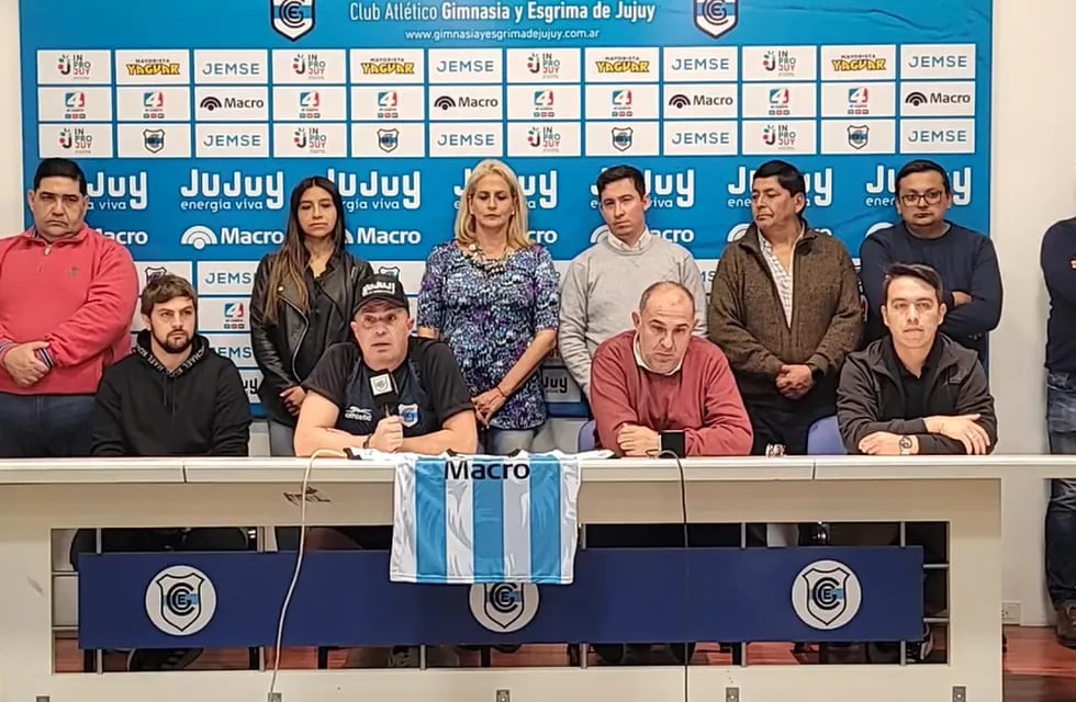 La dirigencia del club Gimnasia y Esgrima de Jujuy presentó a Marcelo Vázquez como nuevo DT del "Lobo", tras la salida de Mario Gómez.