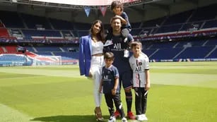 Lionel Messi con Antonela Roccuzzo y sus hijos