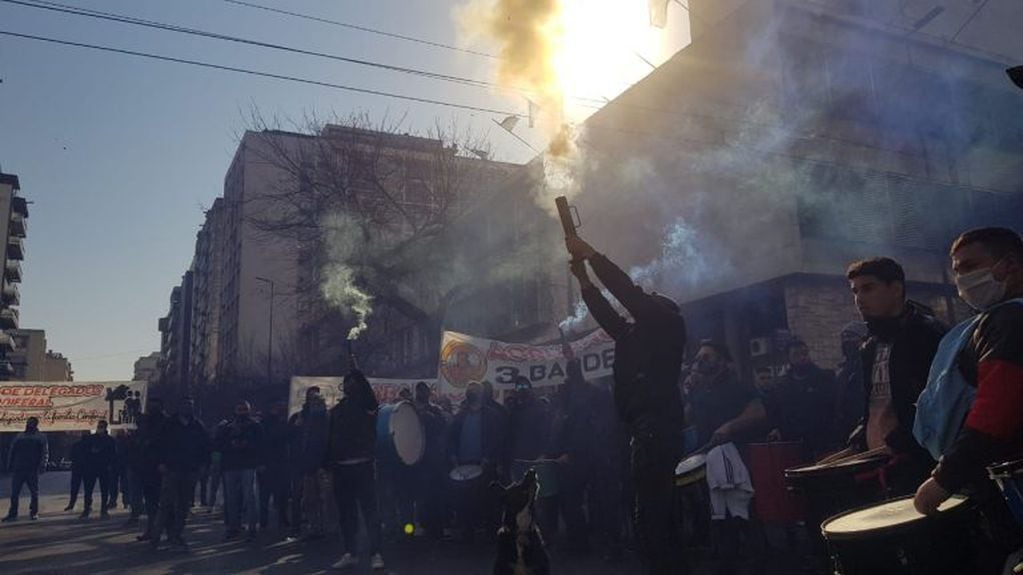 En su reclamo, los choferes movilizaron unas 1.500 personas por las calles de Córdoba el pasado viernes.