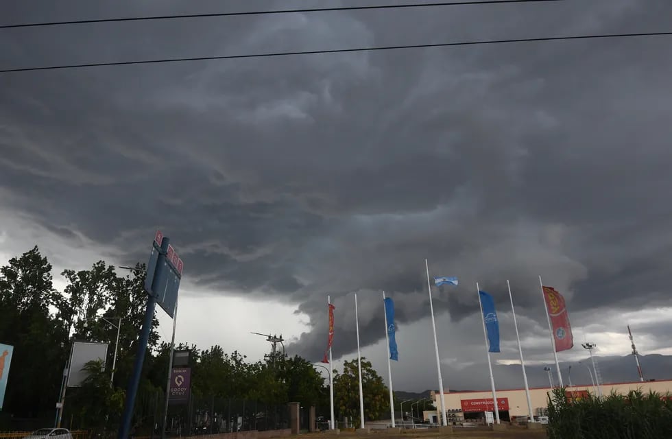 El alerta de tormentas fue emitido por Defensa Civil de Mendoza.
Foto: José Gutierrez / Los Andes