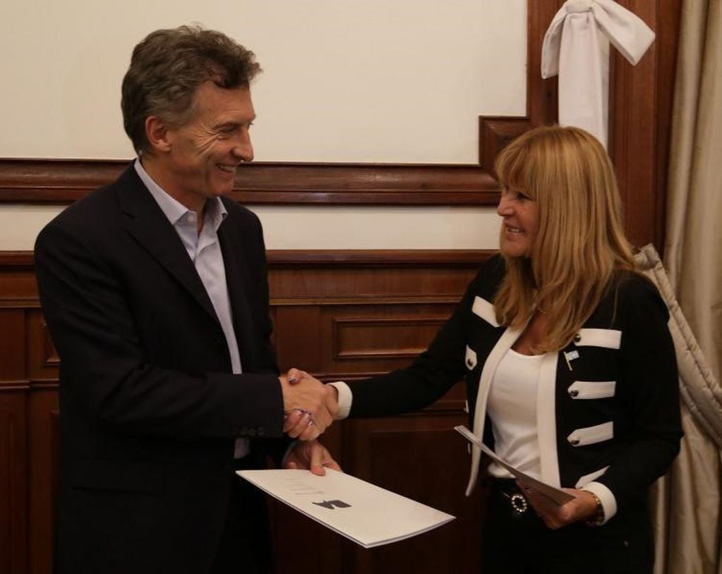 Aida Ayala junto al Presidente de la Nación (Web).