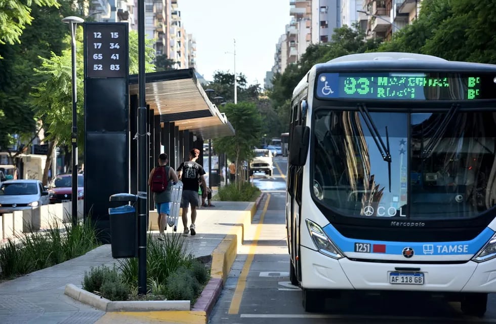 Sólo Bus en bulevar Chacabuco - Maipú, desde la plaza España hasta Olmos. (José Gabriel Hernández / La Voz)