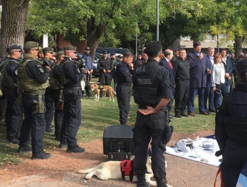 La ministra de Seguridad, Patricia Bullrich dio detalles de los 40 allanamientos que posibilitaron desarticular la banda dedicada a las balaceras contra el Poder Judicial. (Twitter)