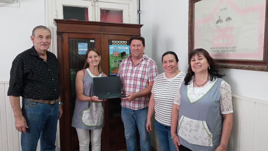 Gestión Ambiental de Tres Arroyos entregó los premios a las escuelas ganadoras del programa “Desafío Botellas de Amor”
