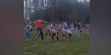 Violencia en una semifinal de fútbol en Los Helechos