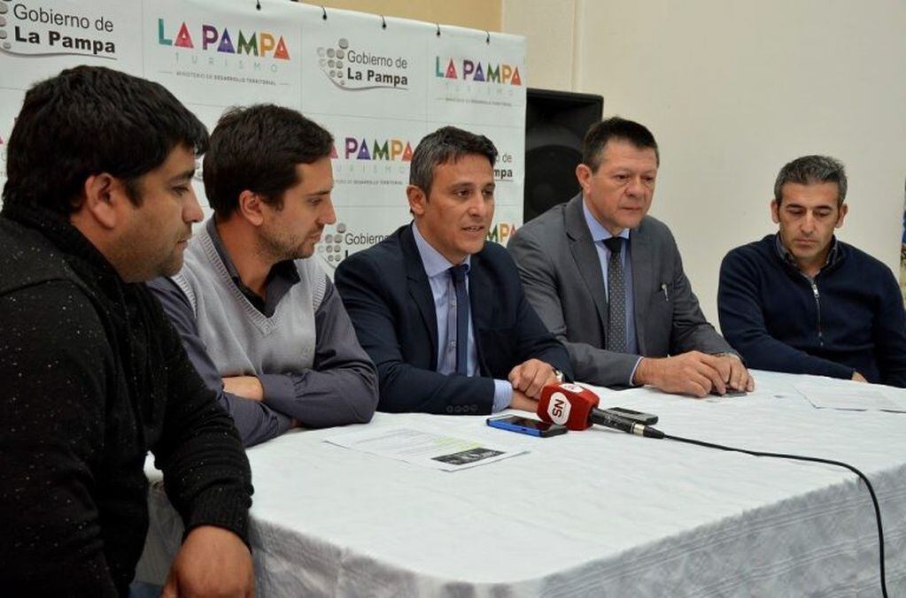 La conferencia de prensa en la que se anunció el “Gran Premio Policía de La Pampa” (Gobierno de La Pampa)