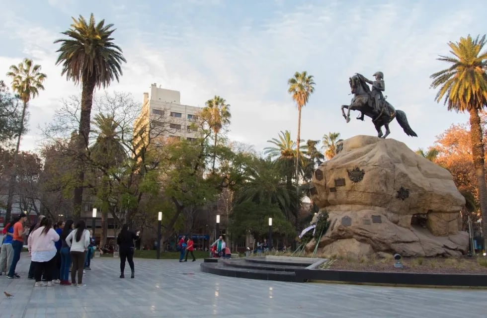 La Ciudad de Mendoza invita a recorrer los diferentes puntos turisticos y culturales para conocer el pasado de la Capital.