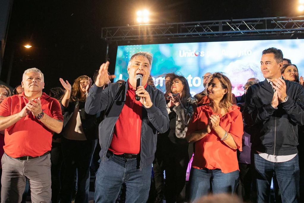 Elecciones 2023: Martín Llaryora y su equipo de campaña en el lanzamiento electoral de Gustavo Benedetti, actual intendente de Arroyito y candidato a un nuevo período. (La Voz)