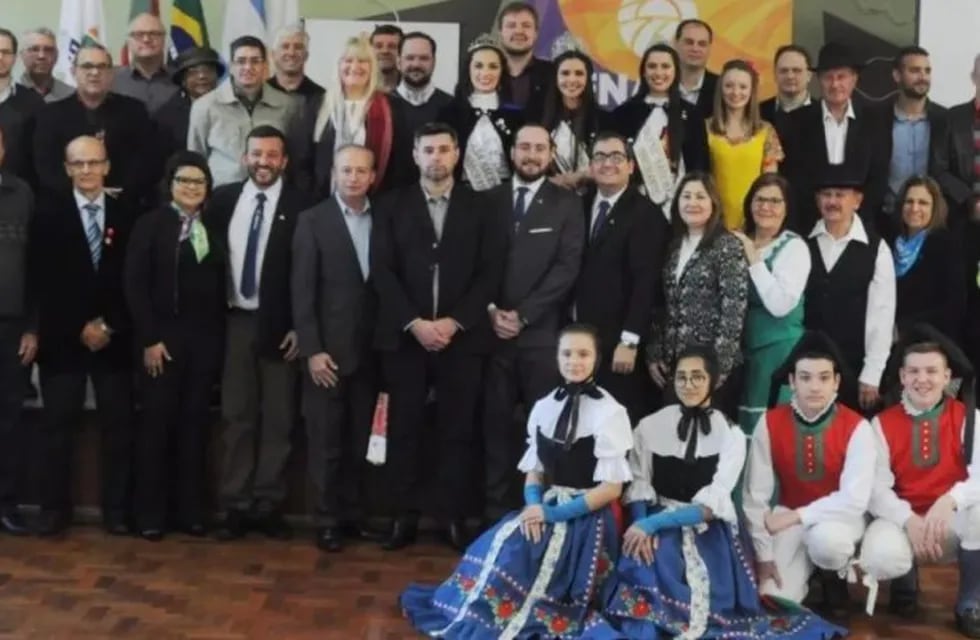 Misiones. Delegación de la Fiesta del Inmigrante en San Rosa, Brasil. (Medio de Oberá)