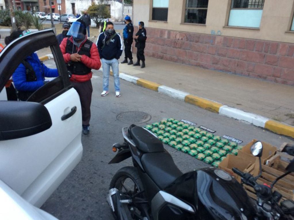 En los últimos días se han producido numerosos secuestros de cargamentos de hojas de coca ingresados de contrabando a Jujuy, en infracción a la ley aduanera.