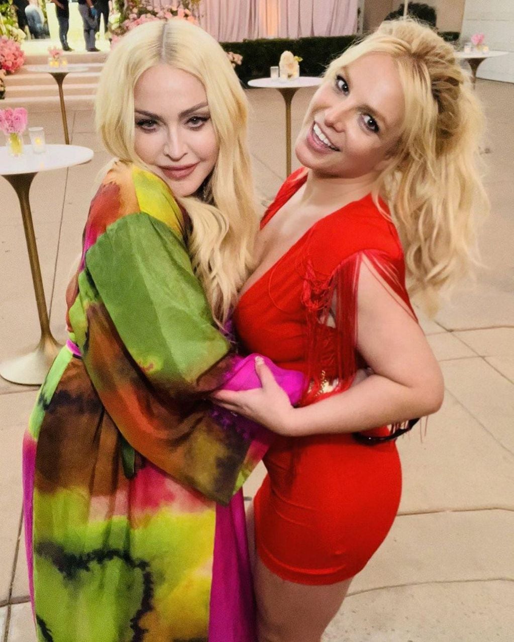 El vestido rojo que usó Britney Spears el día de su casamiento con Sam Asghari.