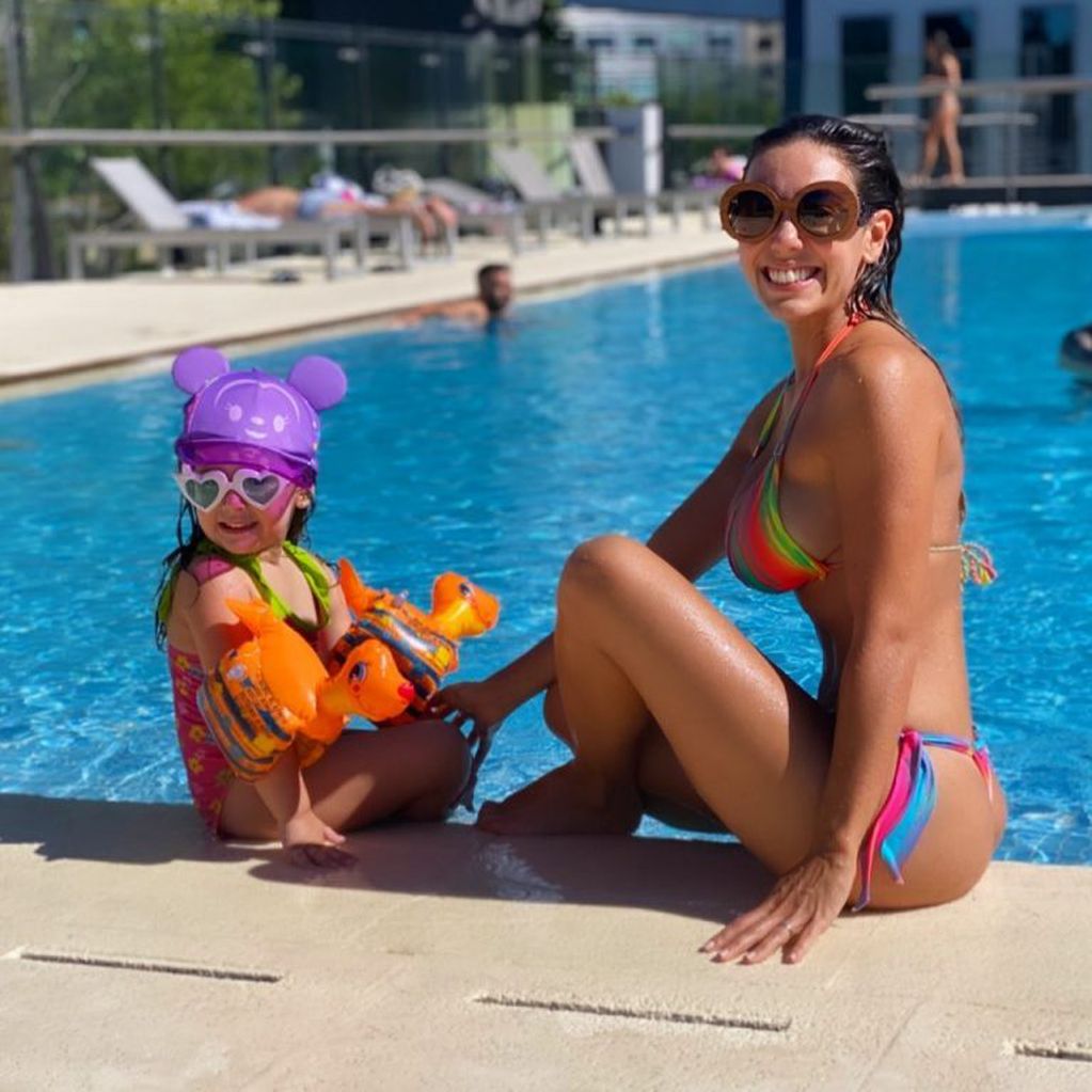 Floppy Tesouro junto a su hija Moorea (Foto: Instagram/ @floppytesouro)