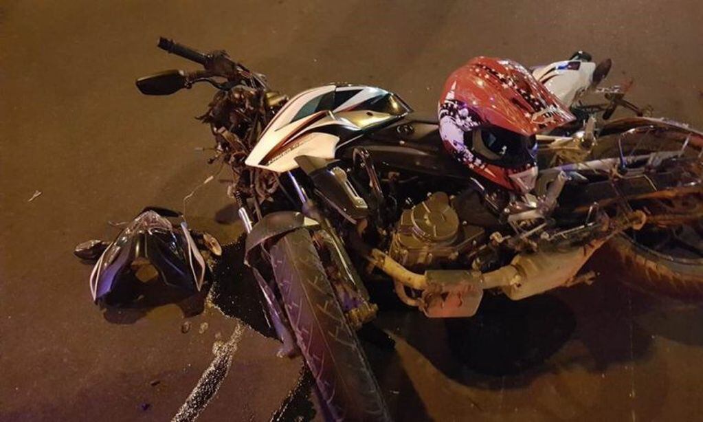 Dos motociclistas heridos en un choque contra un taxi