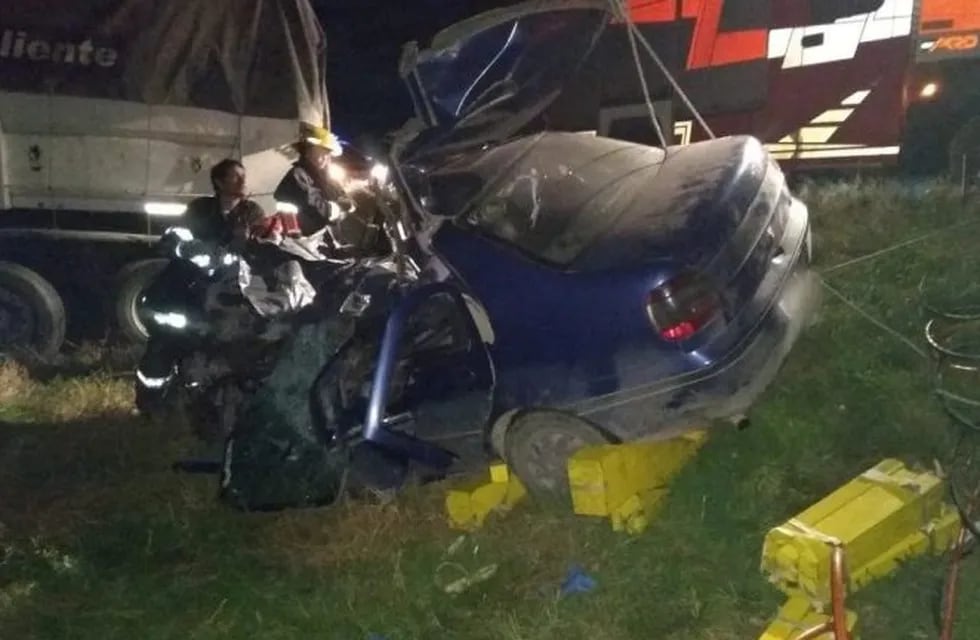 Un conductor falleció tras chocar contra un camión