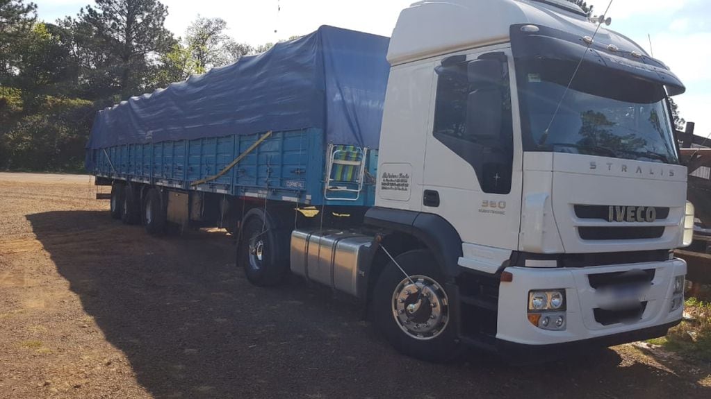 Terminó demorado por transportar botellas de vino sin aval.