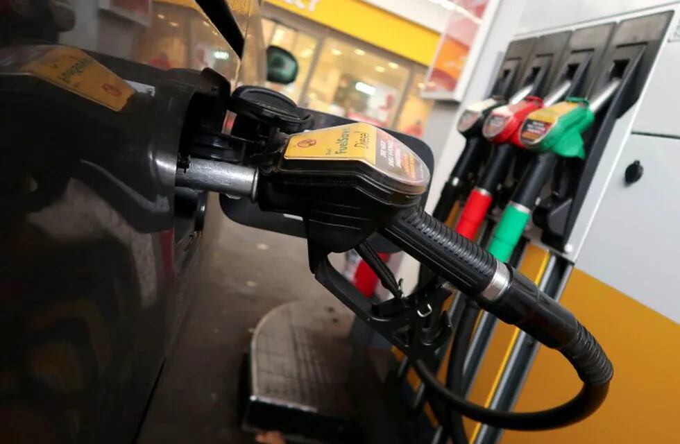 FILE PHOTO: A diesel fuel nozzle is seen attached to a car at a Shell petrol station in Berlin, Germany October 22, 2018.    REUTERS/Fabrizio Bensch/File Photo