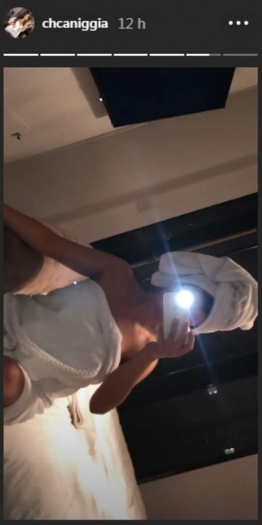 Charlotte Caniggia revolucinó Instagram con una foto recién salida de la ducha (Foto: Instagram/ @chcanicggia)