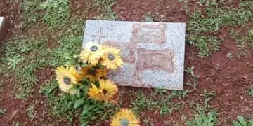 Roban placas de bronce del cementerio de Eldorado