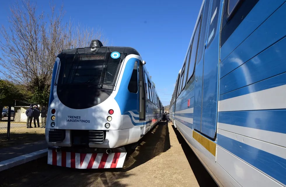 ID:6456603 El Tren de las Sierras ya llega hasta Valle Hermoso
Después de 24 años, el ferrocarril une la estación de Alta Córdoba con la de esa localidad de Punilla.  Este lunes se produjo el viaje inaugural 
(La Voz)