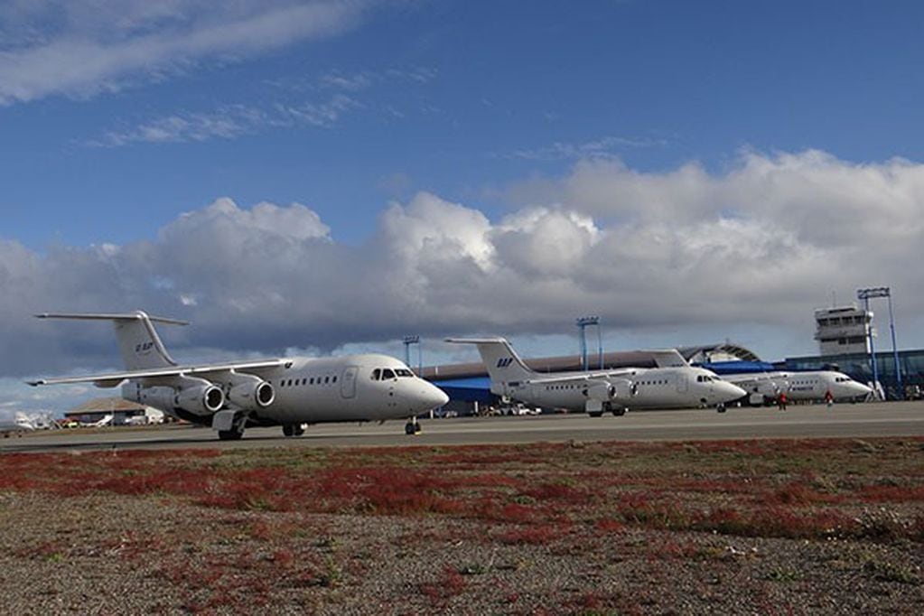 Flota de aviones charter en el Aeropuerto Internacional Presidente Carlos Ibáñez del Campo.
