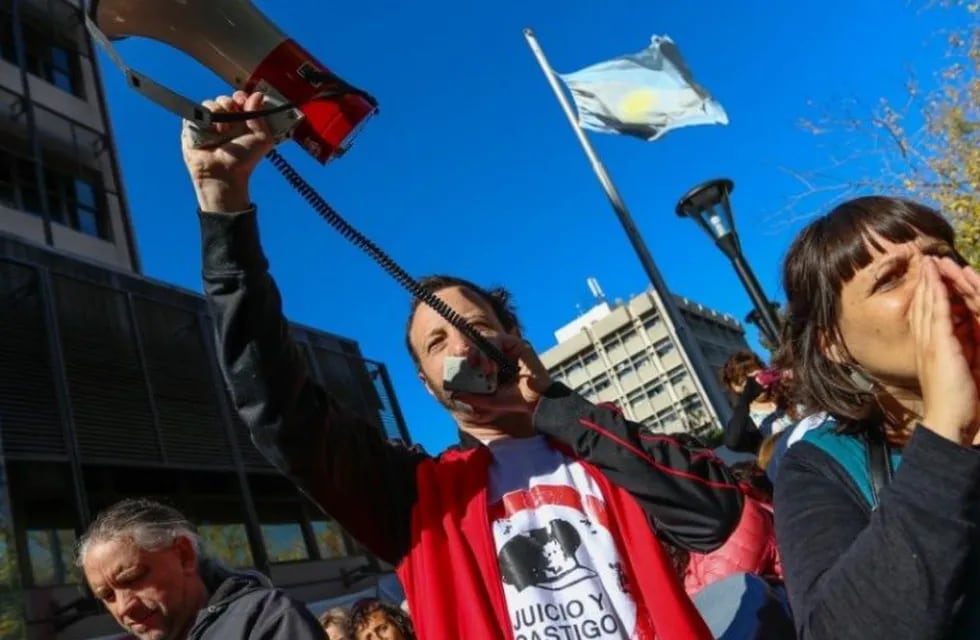 Organismos de Derechos Humanos de Mendoza se manifestaron frente a Tribunales Federales.