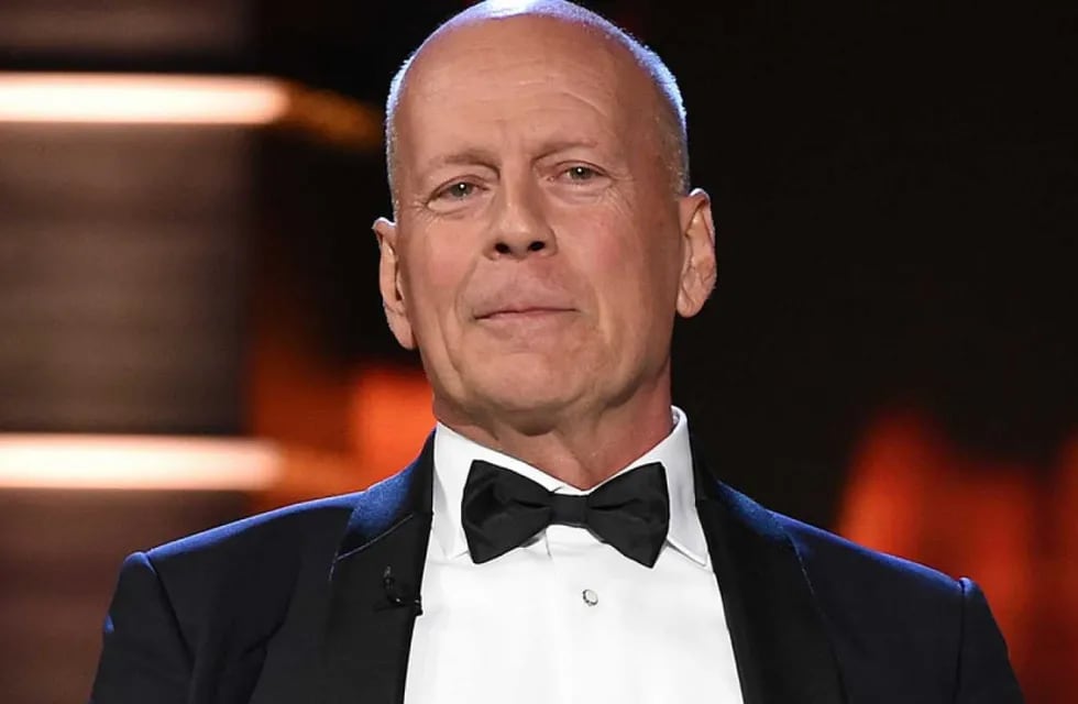 Bruce Willis reapareció en público con una conmovedora foto familiar en medio de su enfermedad.