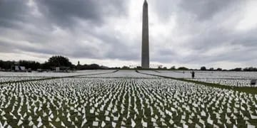 Con más de 600 mil banderas homenajean a las víctimas del Coronavirus en Washington