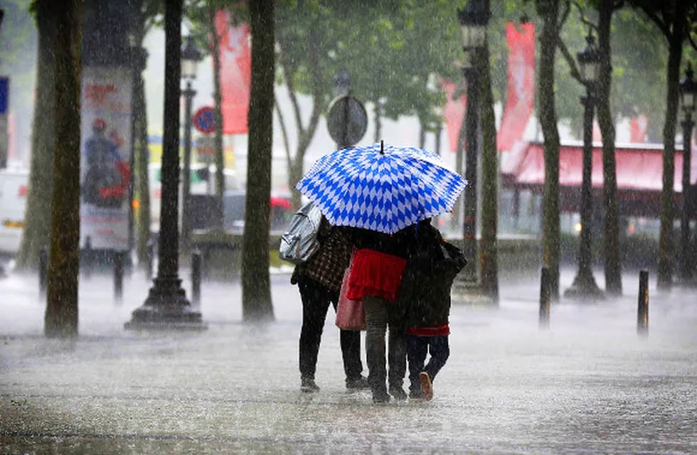 El SMN advierte sobre intensas lluvias, tormentas e incluso caída de granizo para la Ciudad y la Provincia.