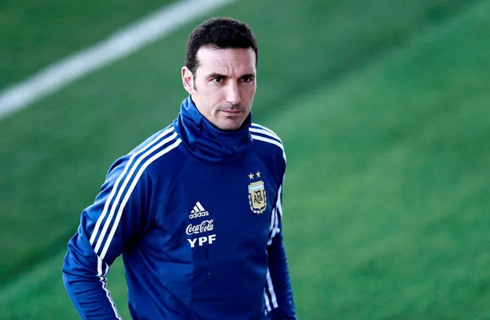 Lionel Scaloni comienza a darle forma al equipo que jugará ante Venezuela. (AFP)