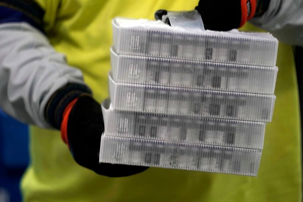 Cajas de la vacuna Pfizer-BioNTech contra el coronavirus en Portage, Michigan, 13 de diciembre del 2020 (AP Photo/Morry Gash, Pool)