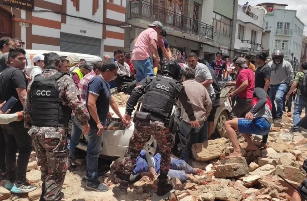 Terremoto en Ecuador dejó al menos un saldo de 14 muertos.