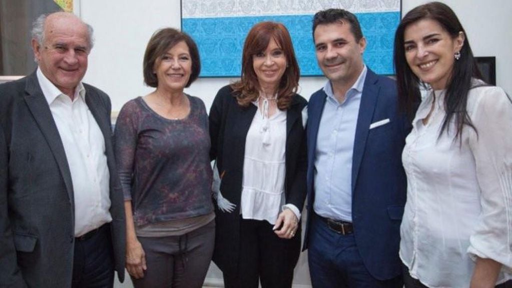Oscar Parrilli junto a Silvia Sapag y Cristina Kirchner (web).