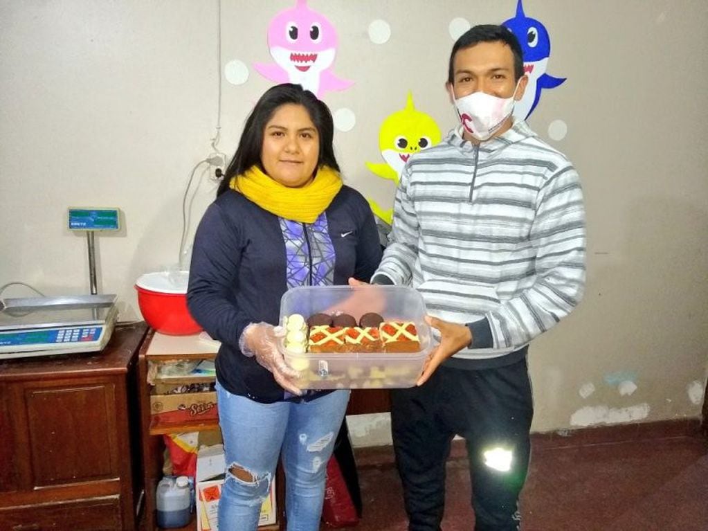 Titi Calderón, el jugador de fútbol que vende cosas dulces en la pandemia (Facebook Yo Soy Hincha Del Santo CJA)