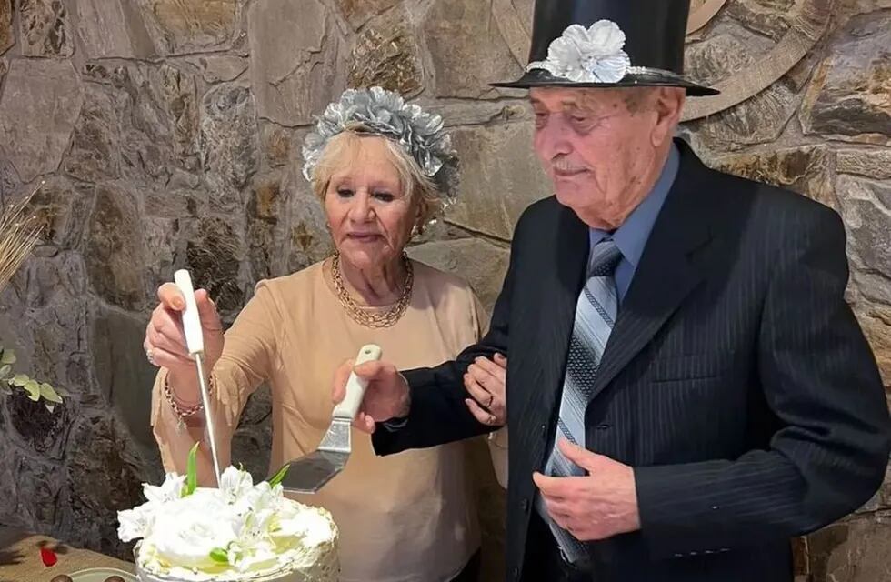 A sus 90 y 83 años, apostaron al amor y se casaron en Carlos Paz.