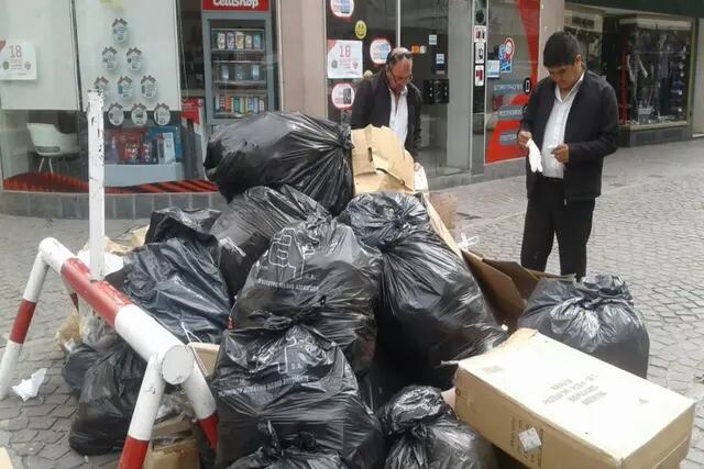 Multas a los comerciantes que saquen la basura el 1 de Mayo