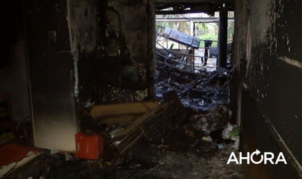 Se incendió una casa en Paraná y  un hombre fue derivado al hospital San Martín