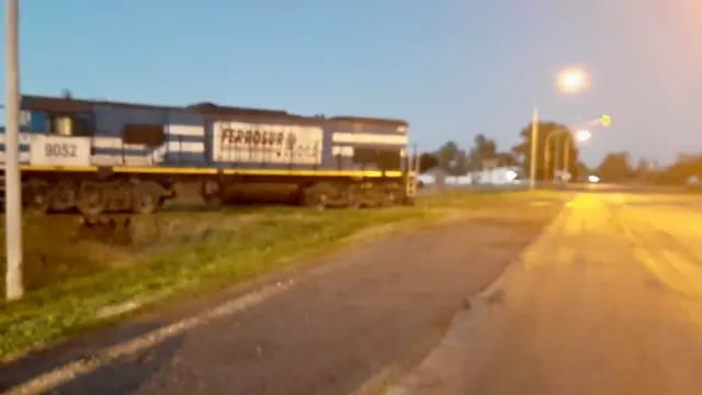 Un tren embistió un auto en la Ruta 51 // Destacamento Balneario