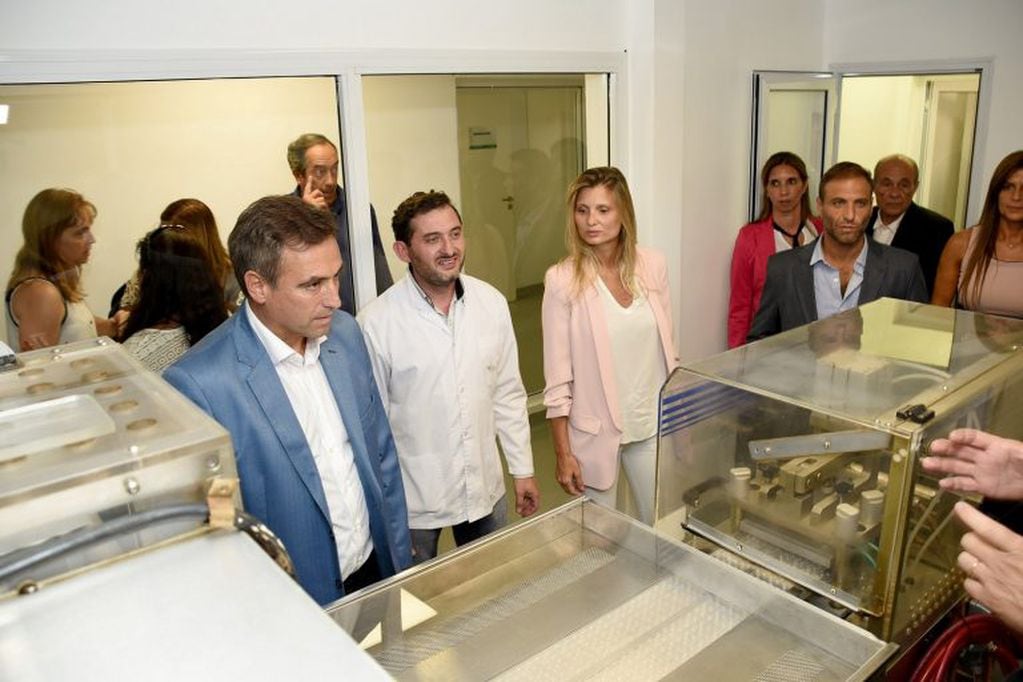 El Laboratorio Municipal se inauguró este viernes con la presencia del intendente Ramón Mestre y el secretario de Saludo, Adolfo Rubinstein.
