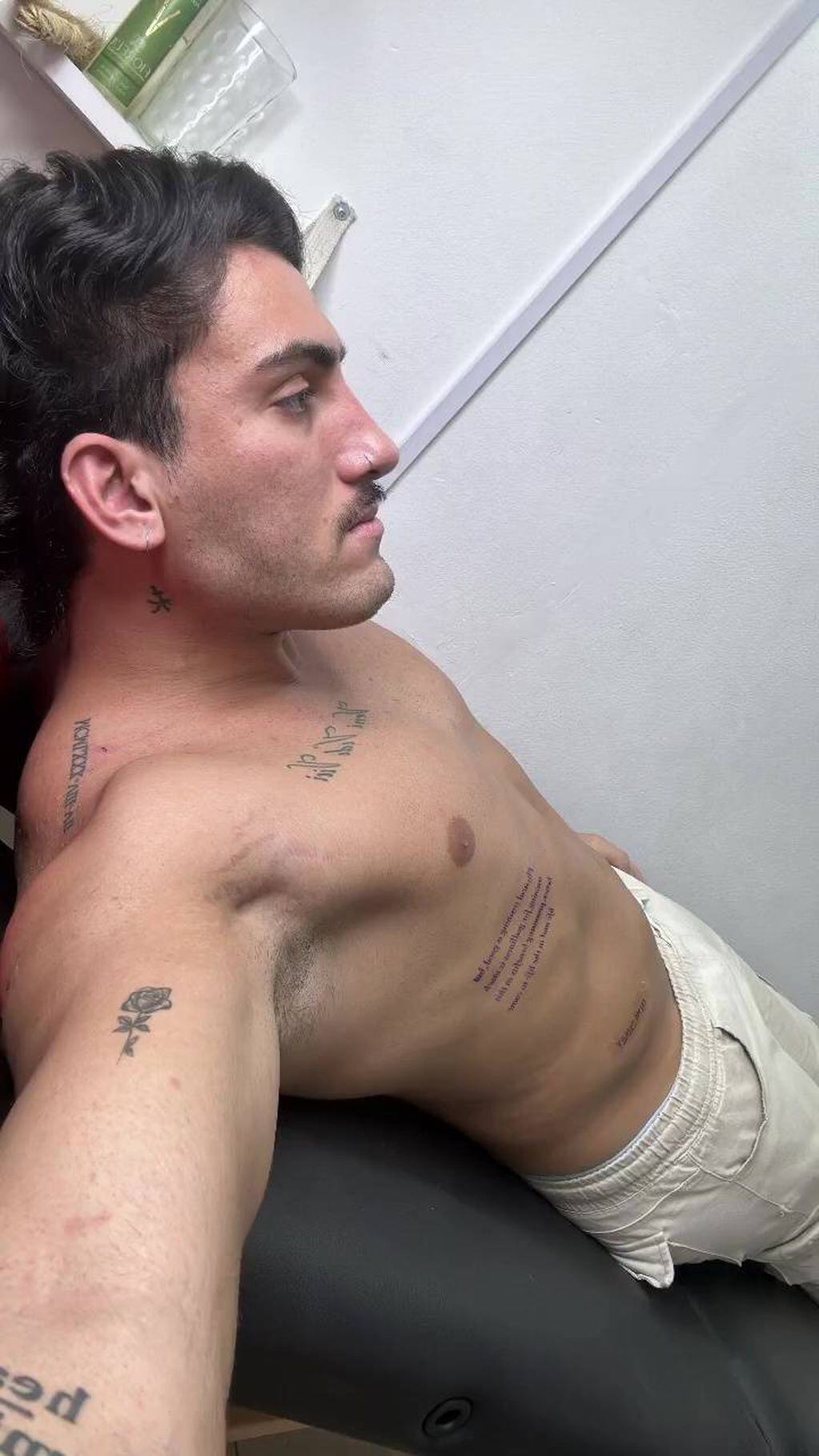 Tomás Holder se hizo tatuajes nuevos y publicó fotos en Instagram.