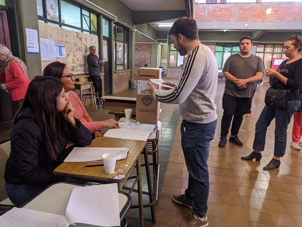 La ciudadanía concurrió a las urnas este domingo en la provincia de Jujuy para elegir nuevos gobernador y vicegobernador y 48 convencionales constituyentes, entre otras categorías.