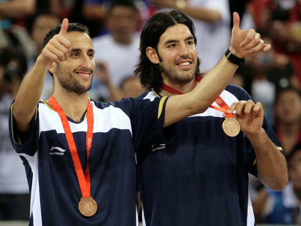 Con la medalla de bronce en Beijing 2008. (AP Photo/Dusan Vranic) o