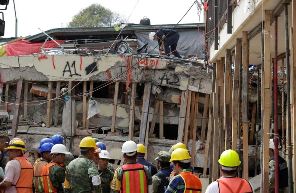 Search and rescue efforts continue at the Enrique Rebsamen school in Mexico City, Mexico, Thursday, Sept. 21, 2017. Tuesday's magnitude 7.1 earthquake has stunned central Mexico, killing more than 200 people as buildings collapsed in plumes of dust. (AP Photo/Rebecca Blackwell)