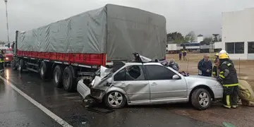 Murió un automovilista que chocó contra un camión estacionado en Córdoba