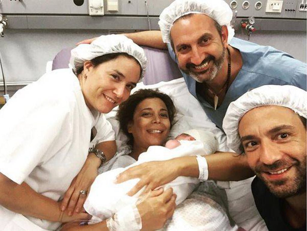Ximena Capristo en el nacimiento de su hijo Félix.