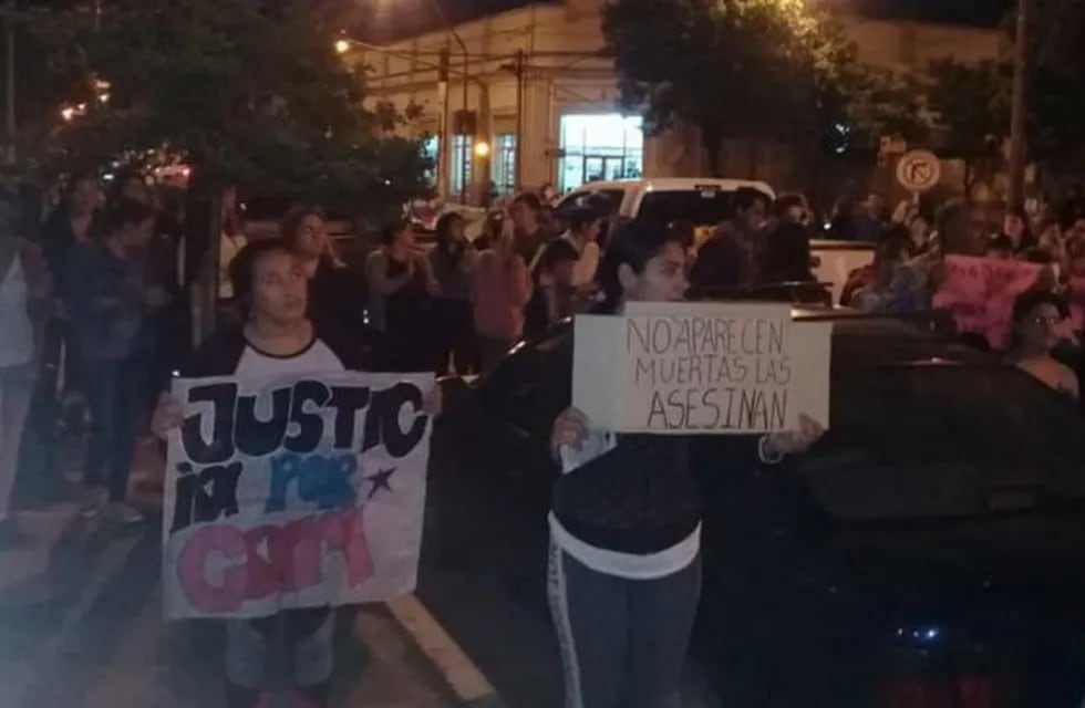 En Huinca Renancó piden que la muerte de Karina Abba sea caratulada como femicidio.